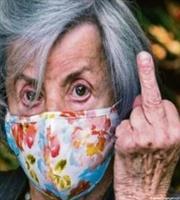 Covid: Το Βερολίνο δείχνει το μεσαίο δάχτυλο σε όσους δεν φορούν μάσκα